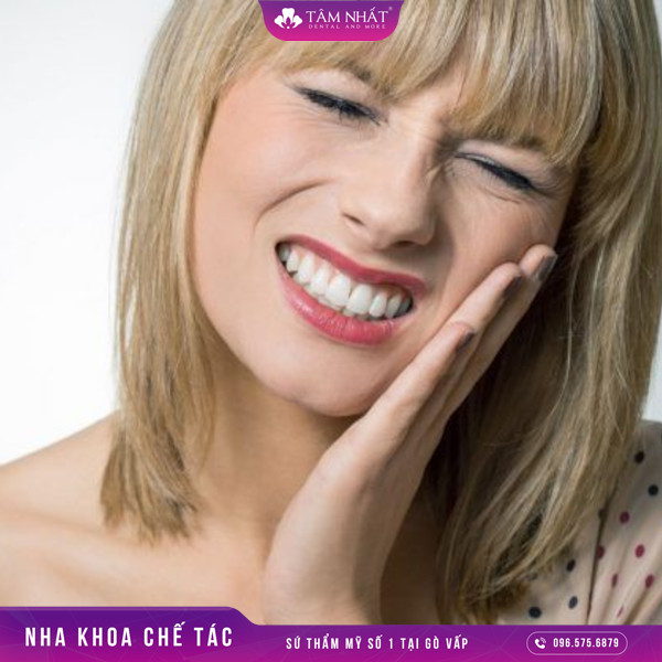 Quá trình điều trị phục hồi mão răng sứ hay còn được gọi là ‘bọc răng sứ” thường sẽ không có quá nhiều đau đớn